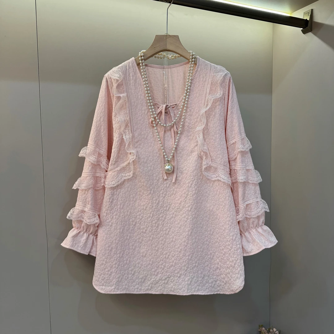 2025新款长袖显瘦T恤大码显瘦春季洋气V领拼接蕾丝减龄荷叶边衬衫