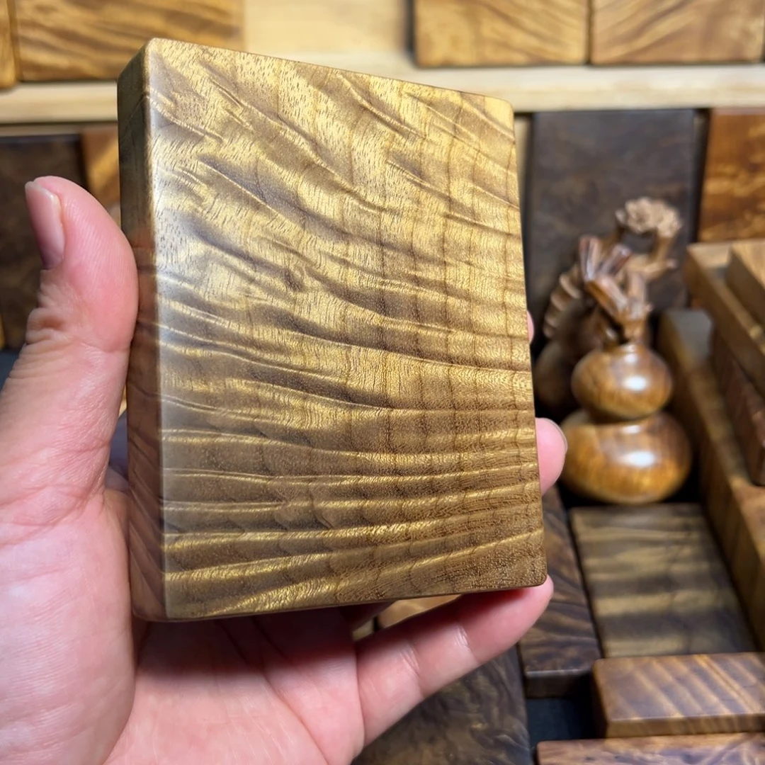 飞***5金丝楠小叶桢楠无事牌