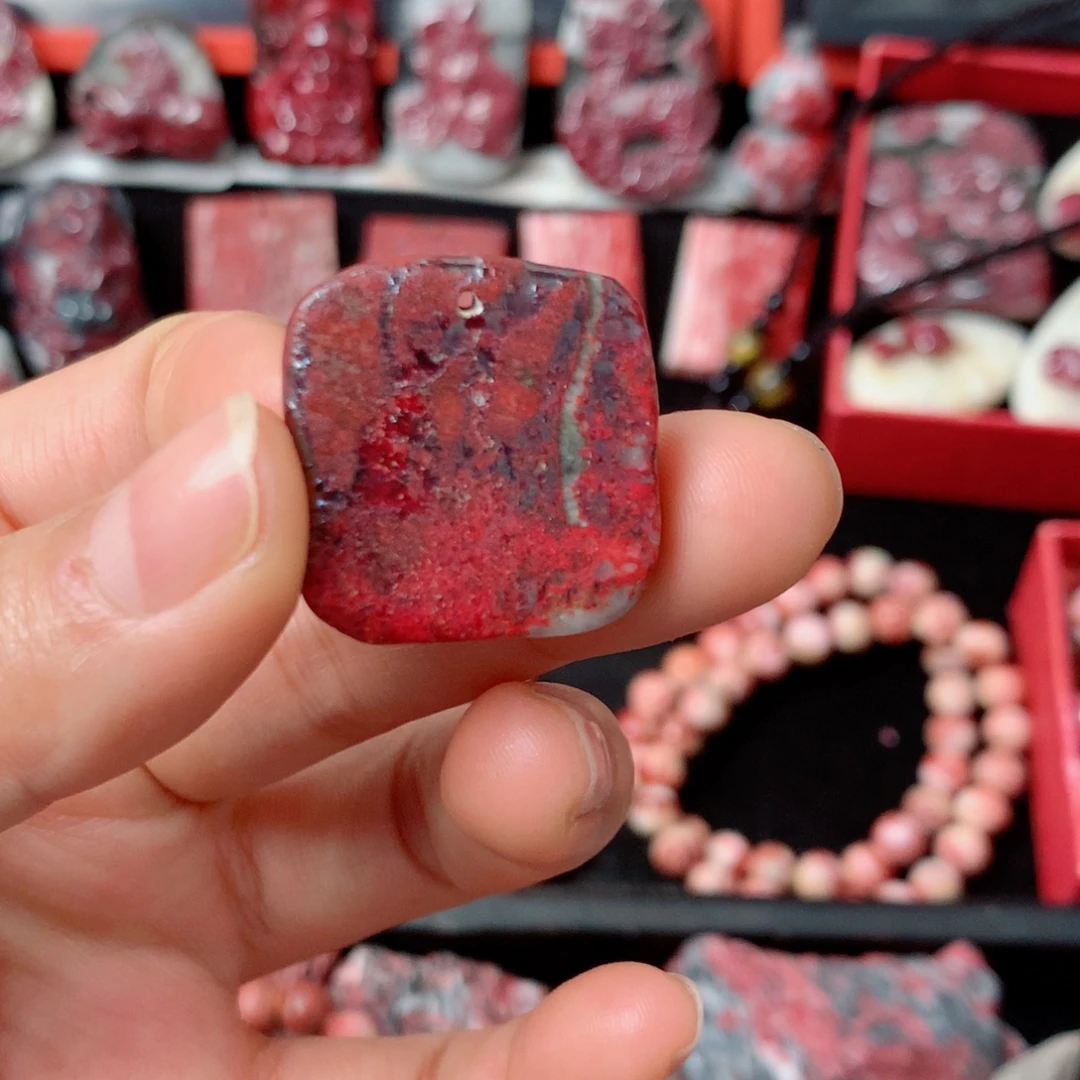 天然辰砂天然吊坠