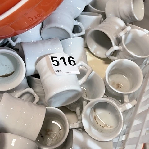 微瑕，不能明火，口径5厘米高度6默认发六个杯