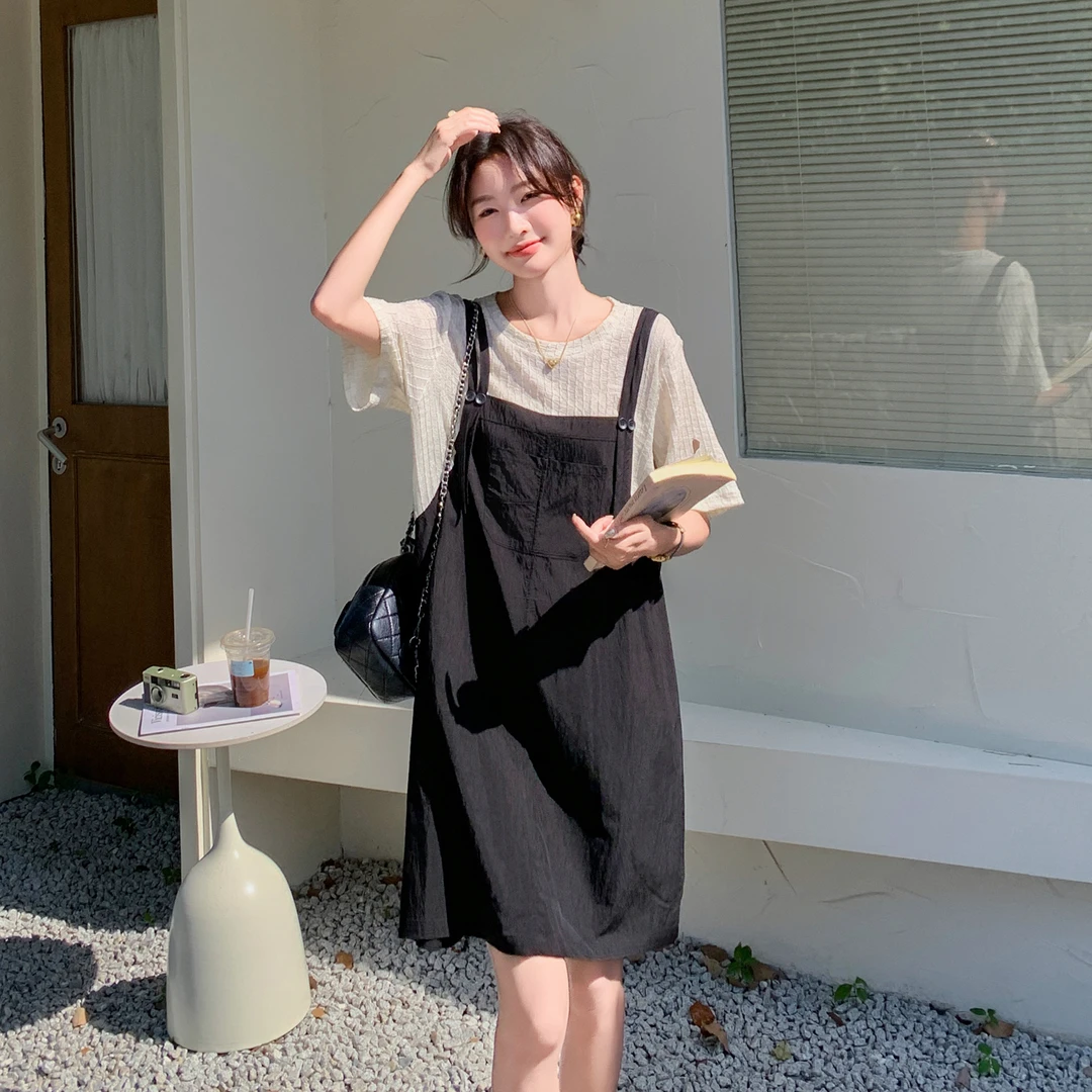 韩系松弛感假两件连衣裙女2025新款超好看的小个子显瘦减龄背带裙