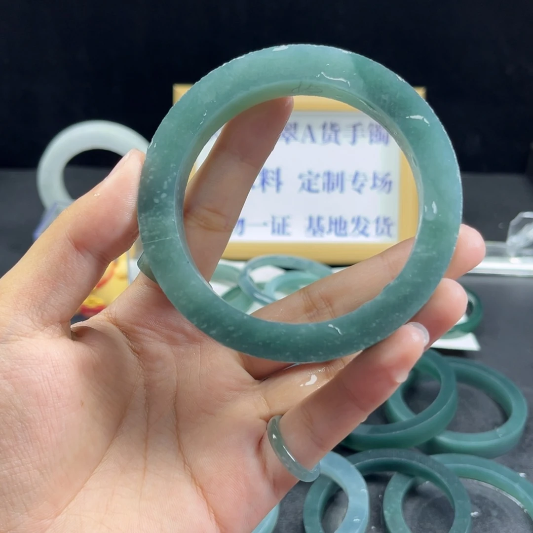 西****定制翡翠未镶嵌手镯