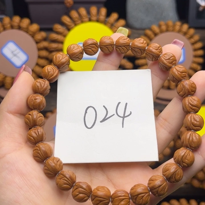 桃核手串玉龙脊肚卡11左右