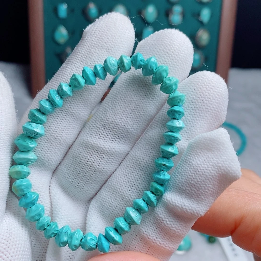 绿松石颈饰未镶嵌