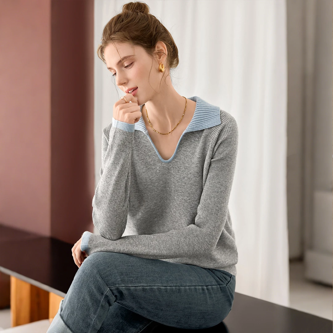 她池2025绵羊毛冬新款女时尚套头拼色短款长袖翻领毛衣T53H3181MB