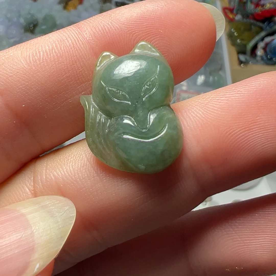 翡翠未镶嵌颈饰狐狸吊坠一个9.99