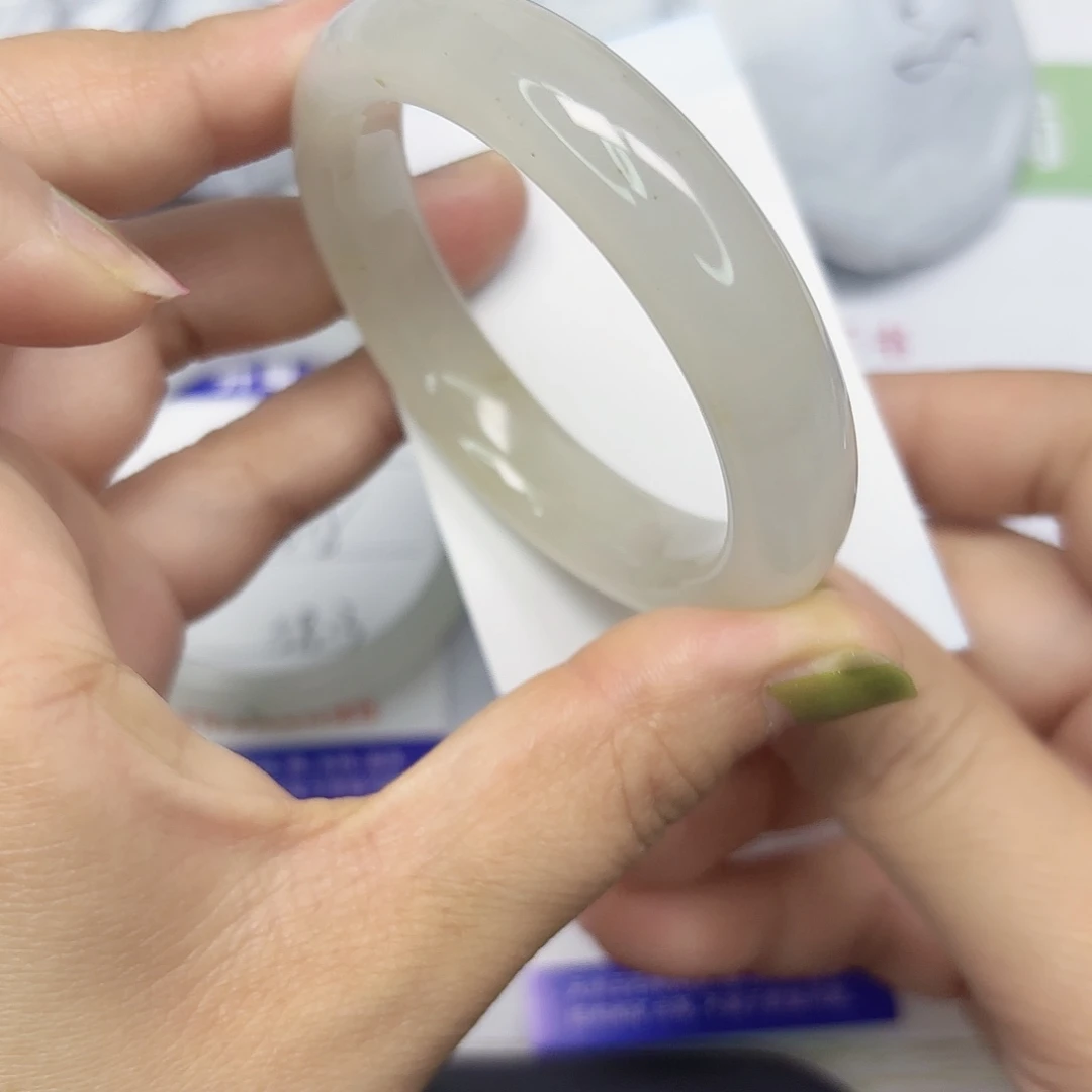 石英质玉未镶嵌手镯3/52