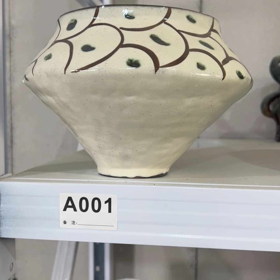 红陶n****。口13高14有孔