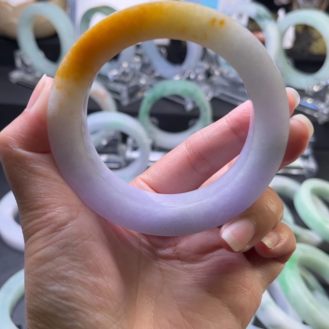 翡翠手镯未镶嵌圈口