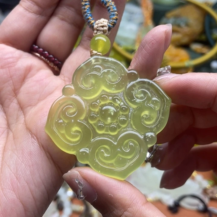 蛇纹石玉未镶嵌吊坠