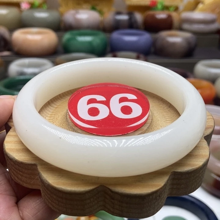 未镶嵌手镯石英质玉