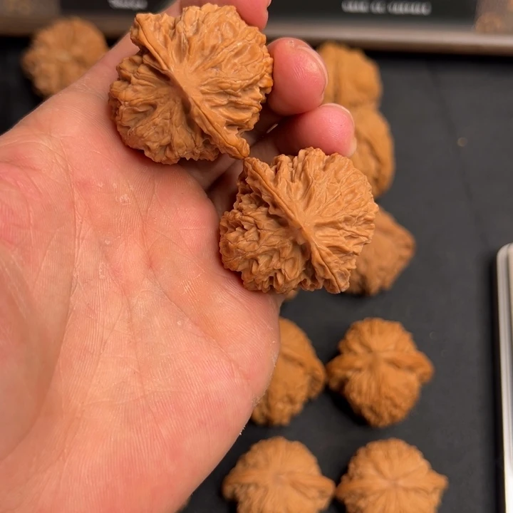 文玩核桃吊坠苹果园