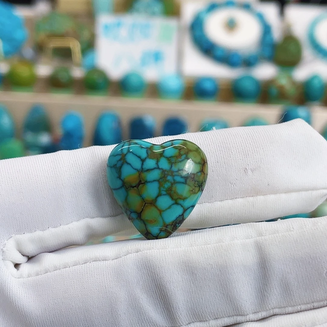 绿松石未镶嵌颈饰