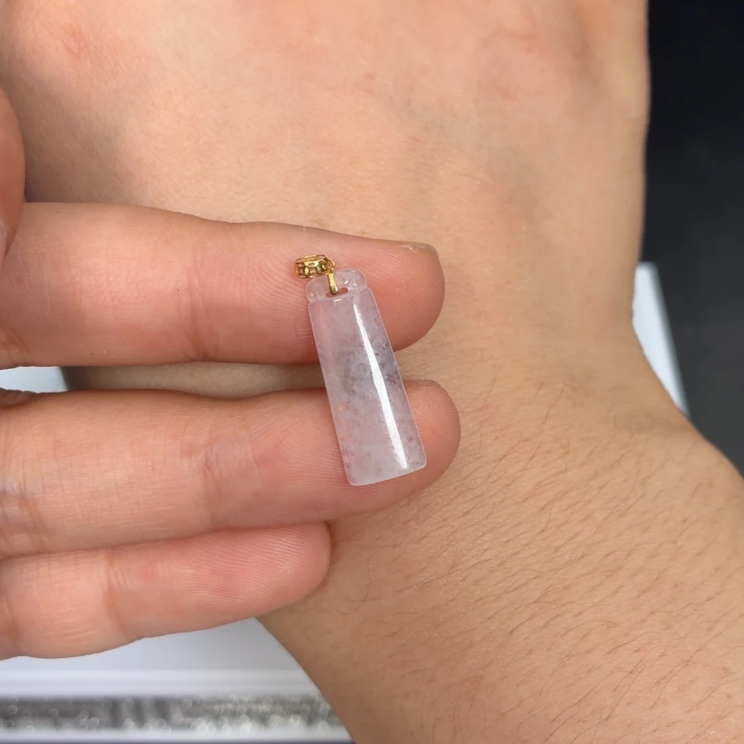 王****翡翠18K金镶嵌颈饰木纳雪花棉