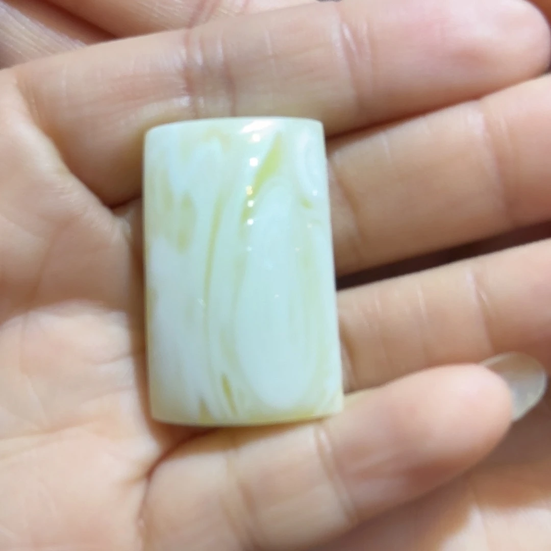 琥珀未镶嵌颈饰吊坠