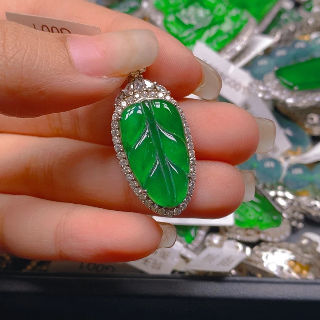 翡翠颈饰银S925镶嵌88888888