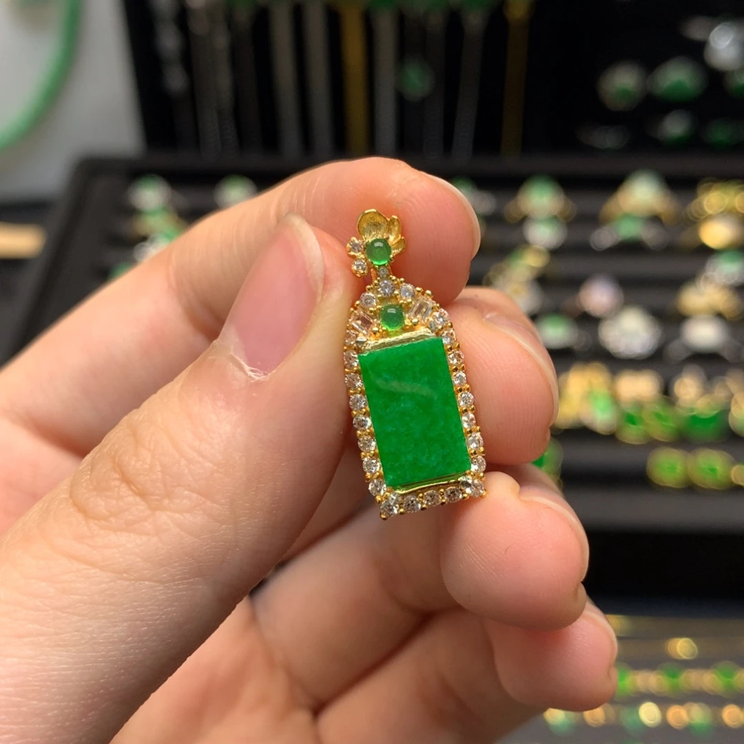 翡翠未镶嵌吊坠(不含链)有纹裂