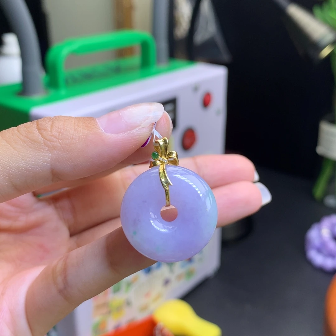 翡翠18K金镶嵌颈饰