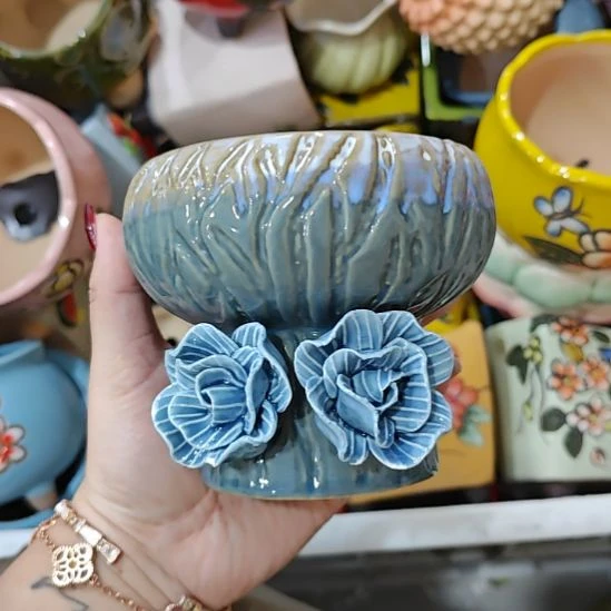 当场拍满15元发货不凑不发，花盆盆口不方不圆有针孔黑点是正常的，