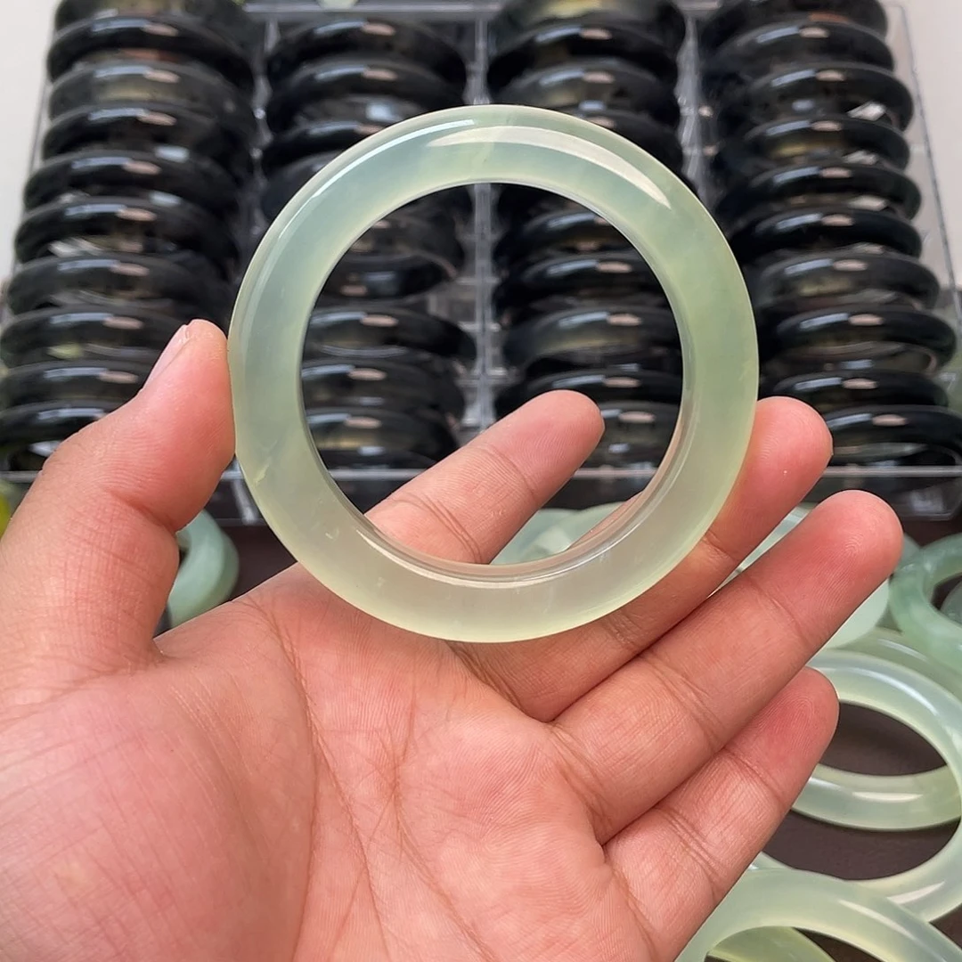 蛇纹石玉未镶嵌手镯1微瑕