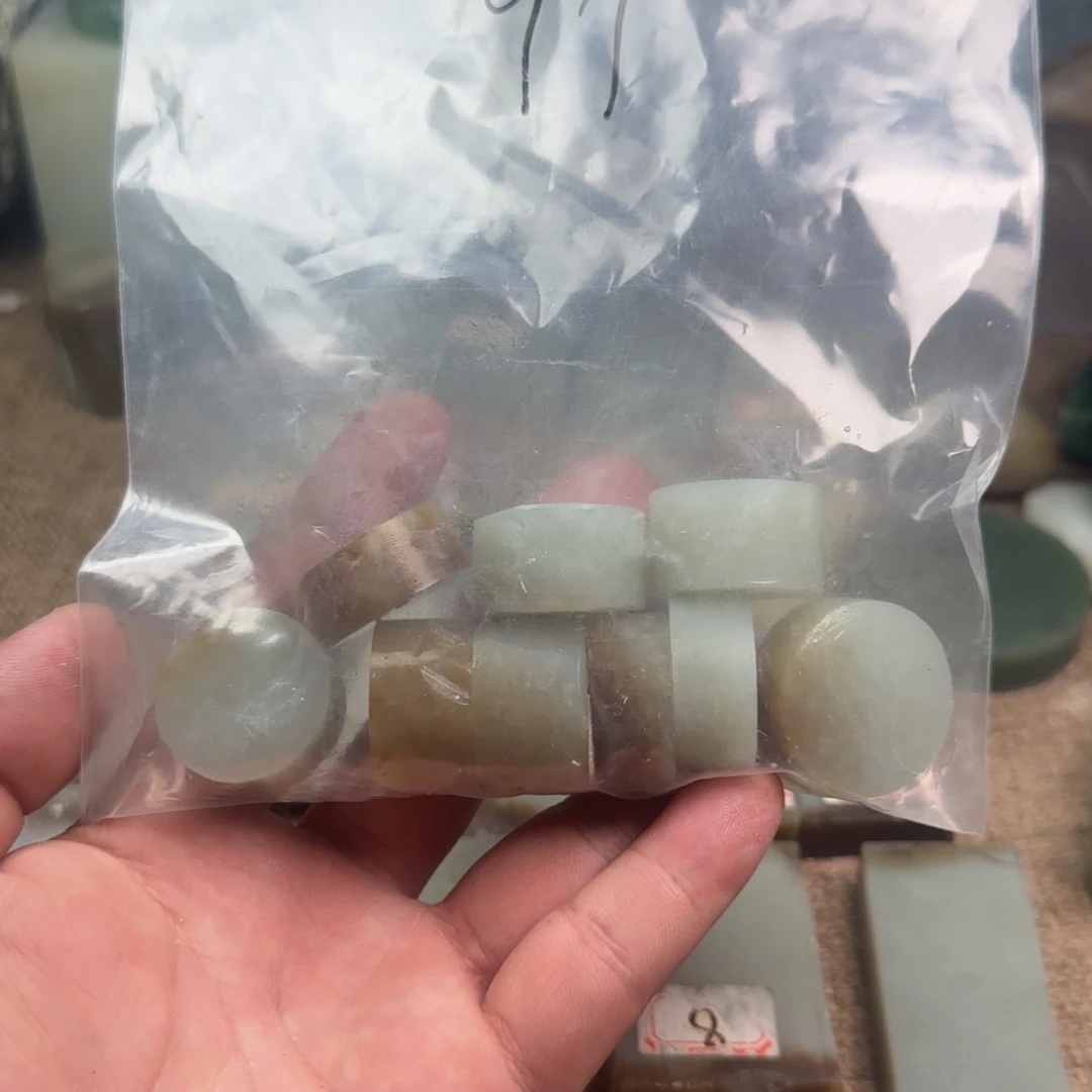 玉***阁和田玉（糖玉）未镶嵌珠宝奇石