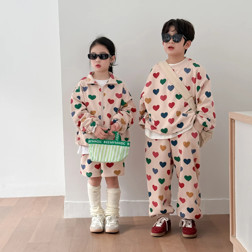 童套装2025春款男童女童韩版彩色满版爱心卫衣套装儿童拉链兄妹装