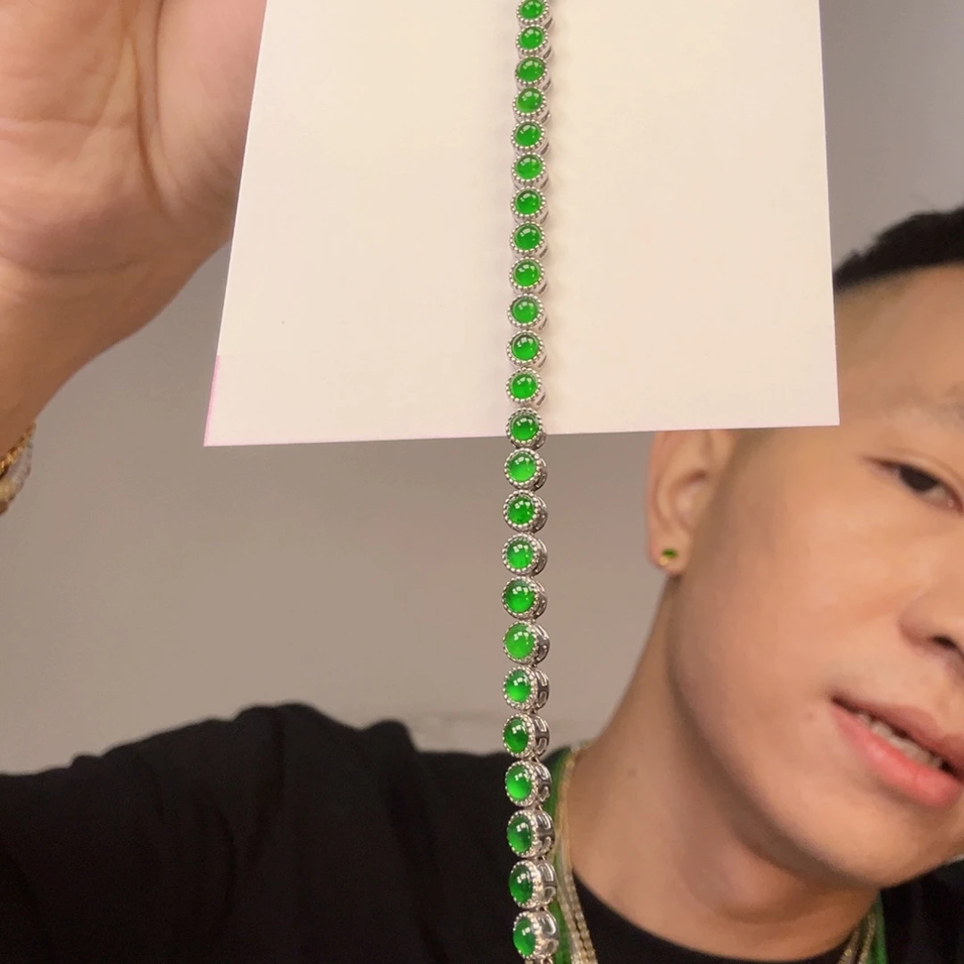 未镶嵌挂件翡翠一件