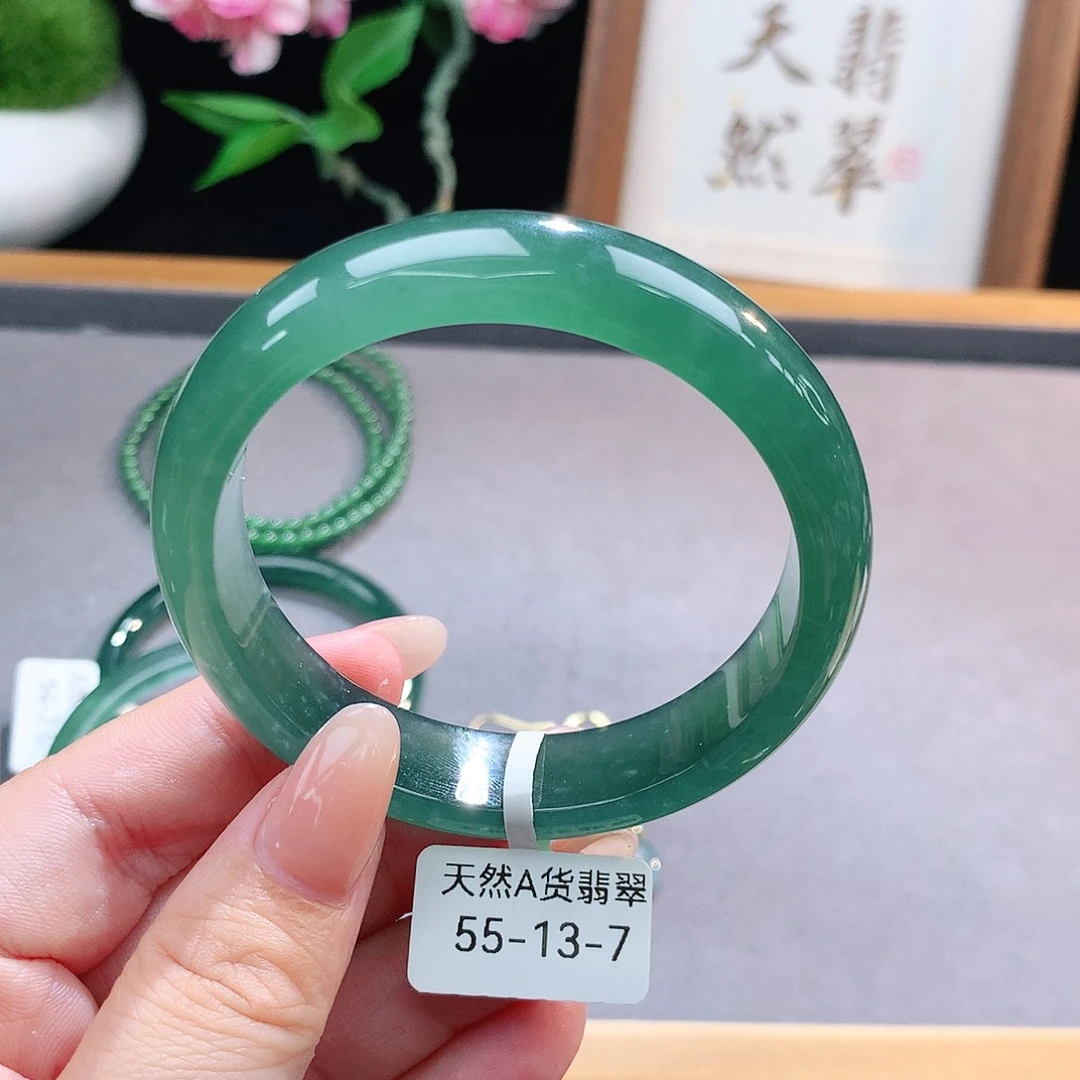 未镶嵌手镯（圆镯）翡翠