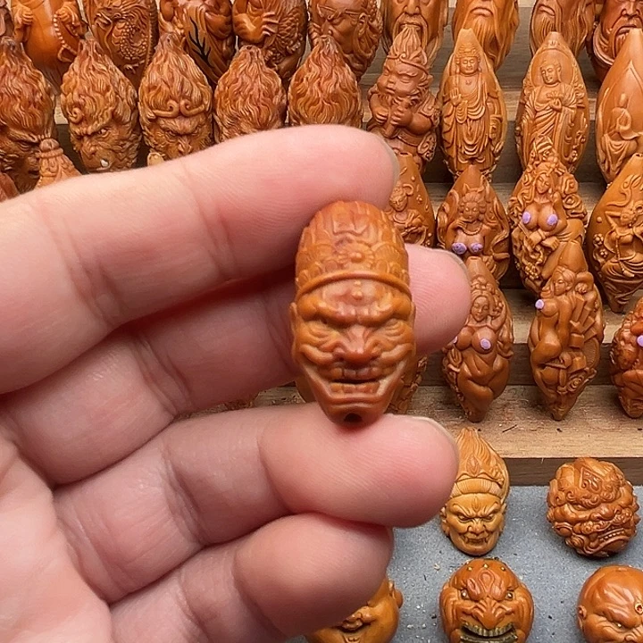 橄榄核吊坠17歪财神