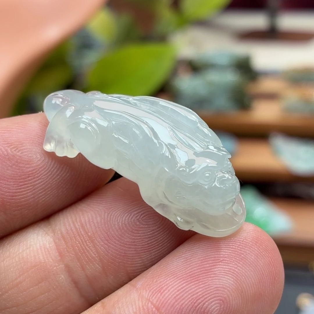 翡翠未镶嵌颈饰貔貅