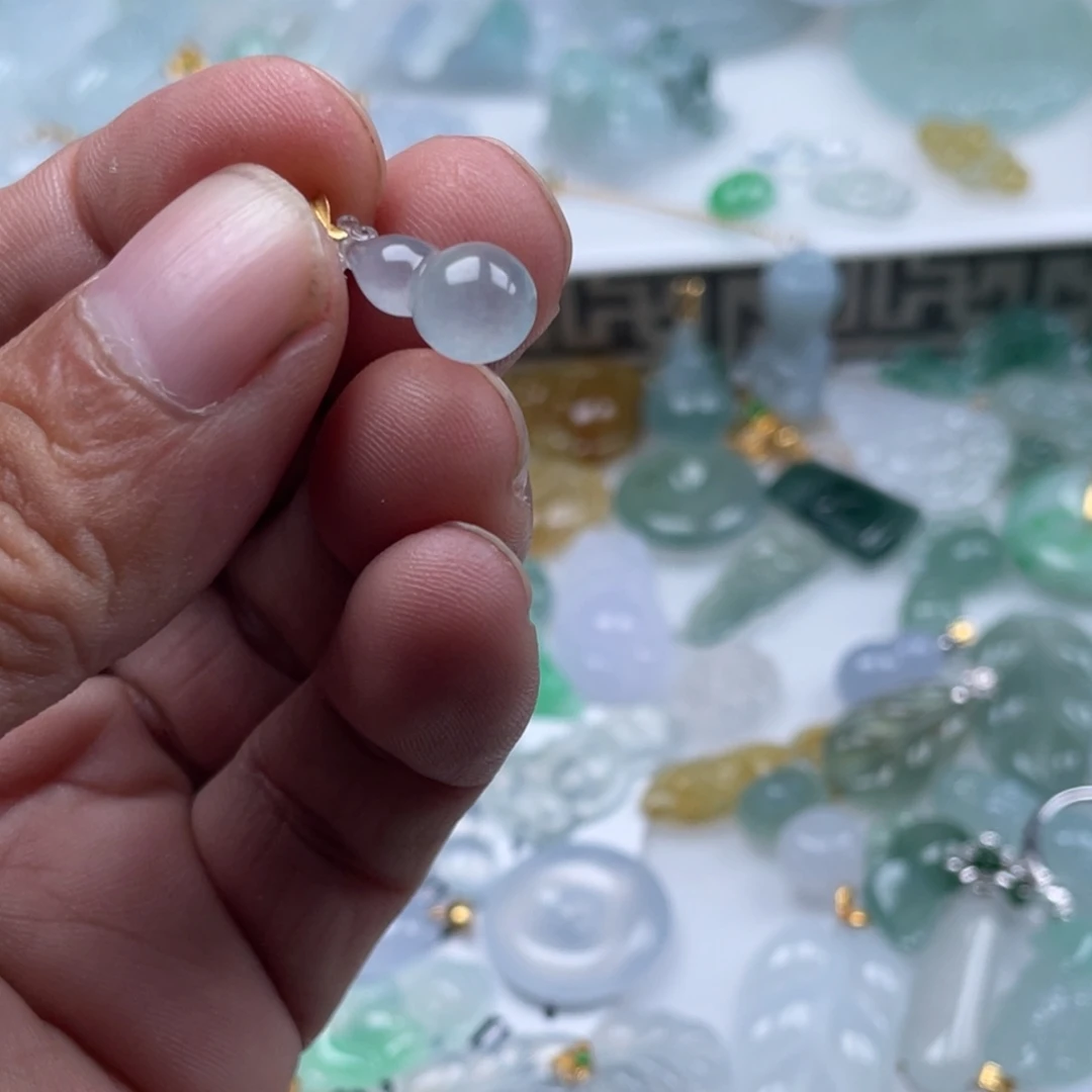 君***和翡翠未镶嵌颈饰翡翠葫芦