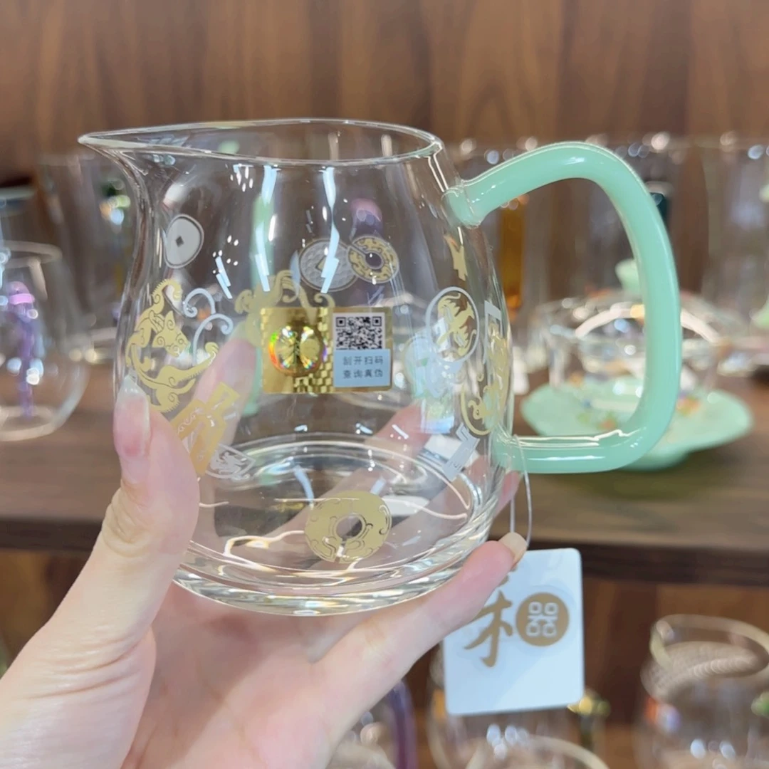 瑞币纹浅玉色泰然公道杯