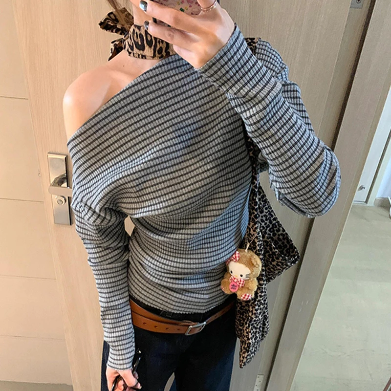 灰色条纹斜领露肩长袖t恤女早秋季设计感小众收腰显瘦一字肩上衣