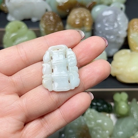 颈饰未镶嵌和田玉龍**神