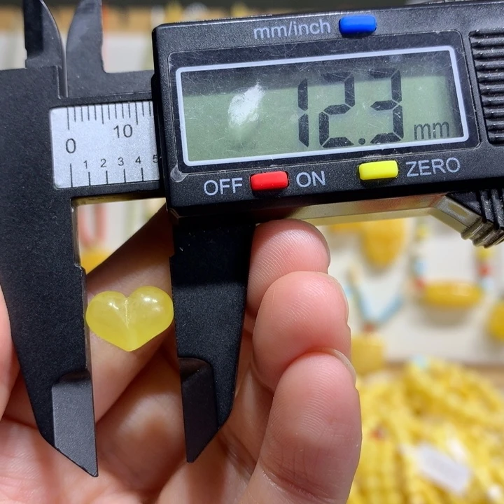 琥珀未镶嵌裸石特价瑕疵