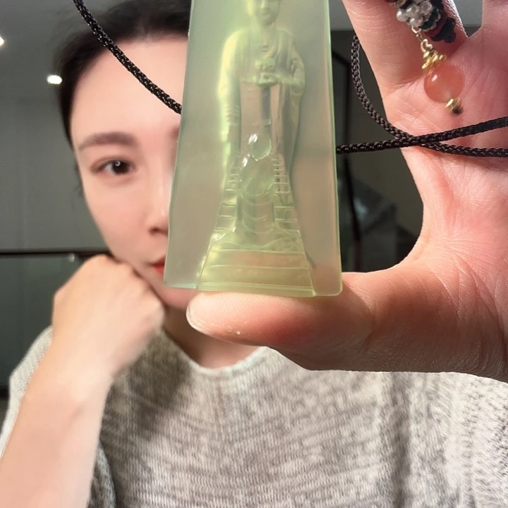 g***n未镶嵌蛇纹石玉颈饰