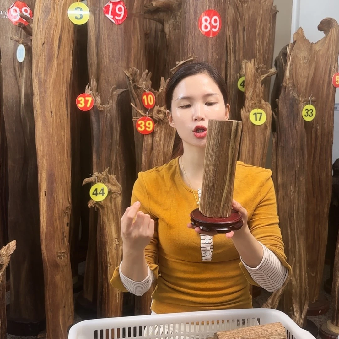 沉香沉香碎屑天然沉香原材料➕底座