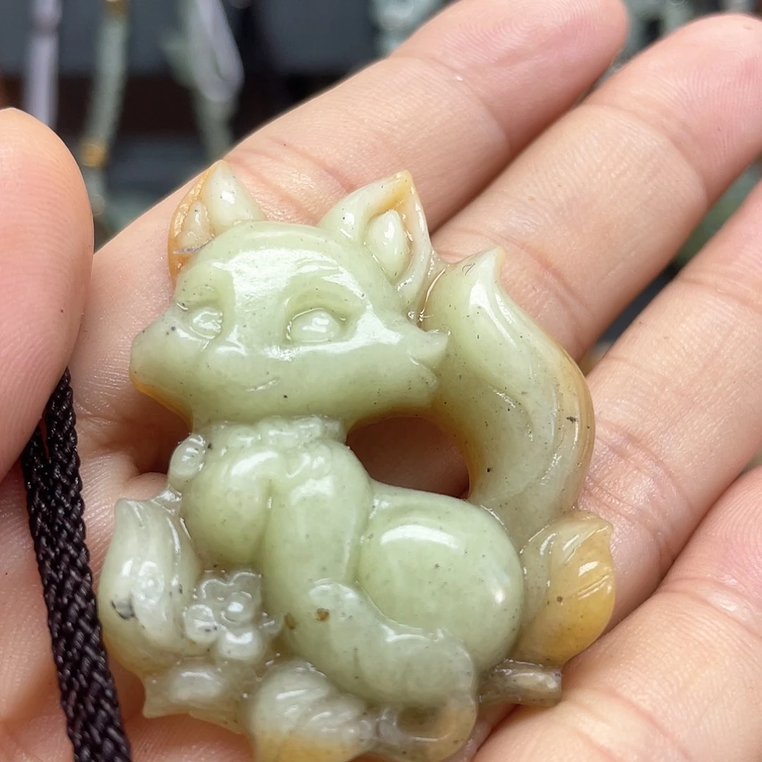 未镶嵌蛇纹石玉颈饰