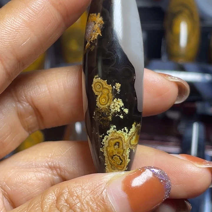 玛瑙/玉髓颈饰未镶嵌孤**者