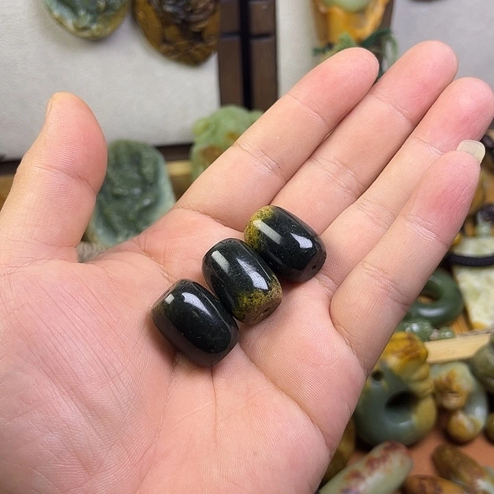 倩***姐岫岩河磨玉（透闪石质玉）未镶嵌颈饰