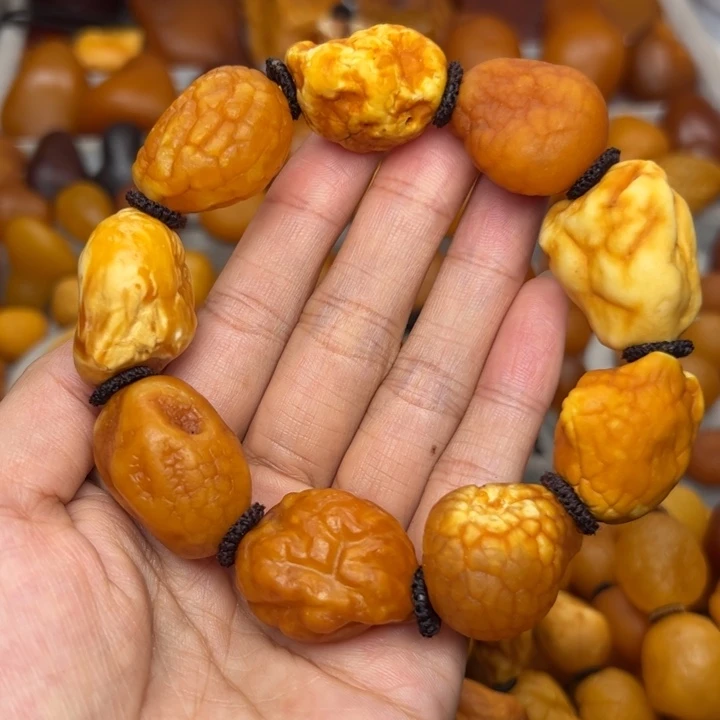 琥珀未镶嵌颈饰天然蜜蜡