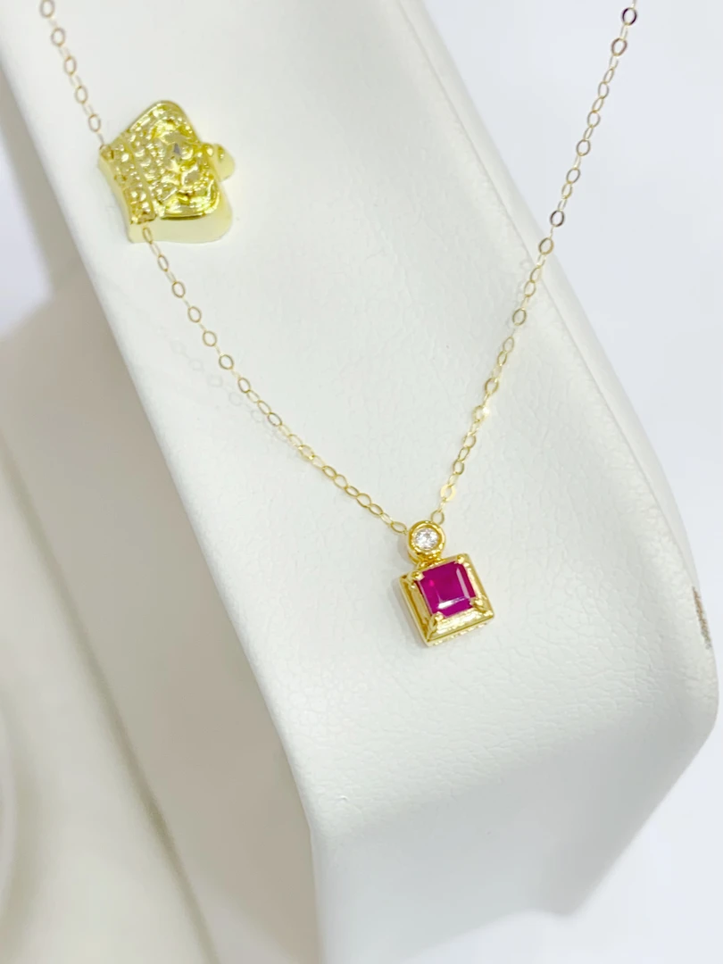 18K金镶嵌红宝石项链