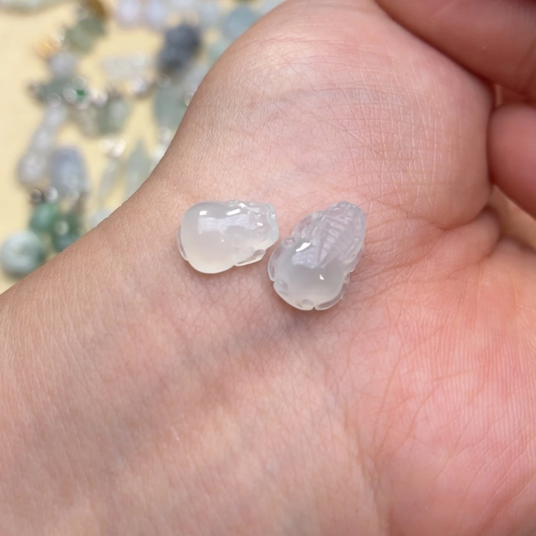 翡翠未镶嵌颈饰貔貅