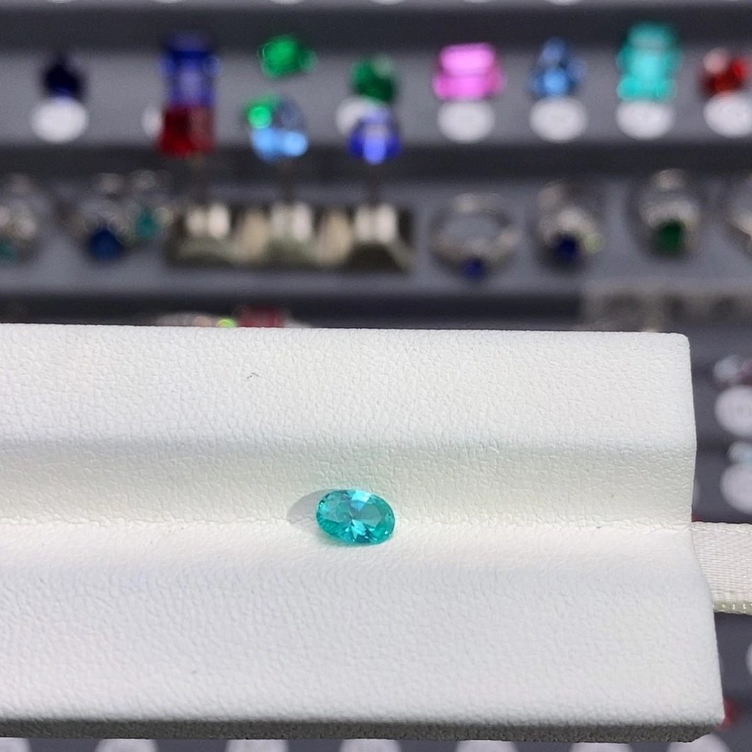 合成（培育）石榴石合金大**?0.6ct裸石