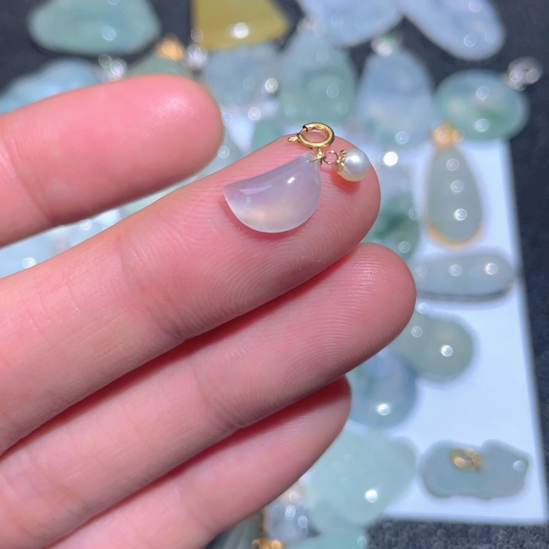 翡翠颈饰18K金镶嵌翡翠