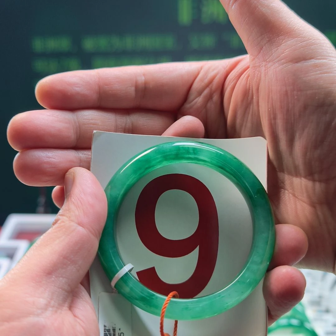 石英质玉（非洲翠）未镶嵌手镯