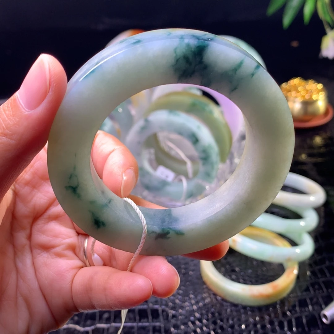 定制翡翠未镶嵌手镯
