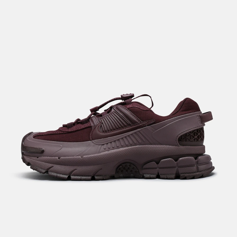 NIKE耐克双旦女经典时尚运动鞋ZOOM VOMERO ROAM休闲鞋HQ2181-500