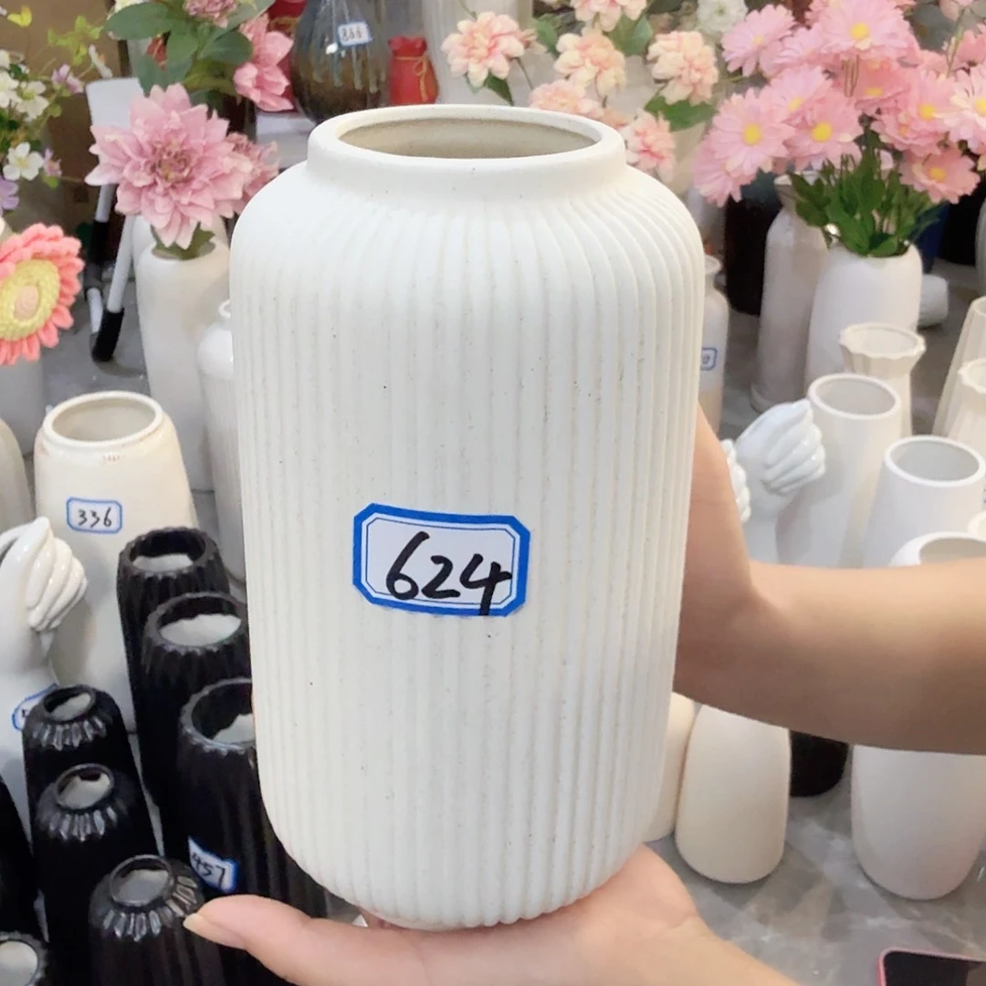 瓶624号磨砂陶瓷高20厘米微瑕一个