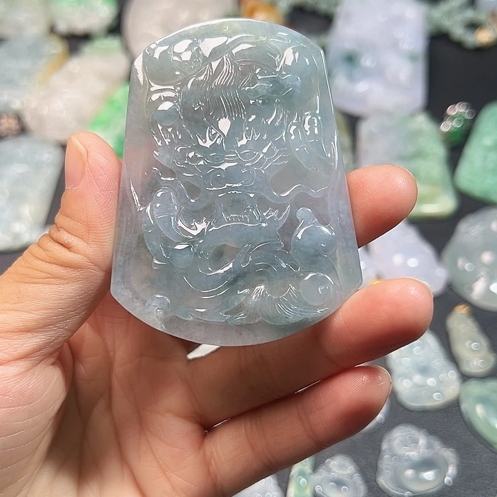 翡翠未镶嵌颈饰龙牌